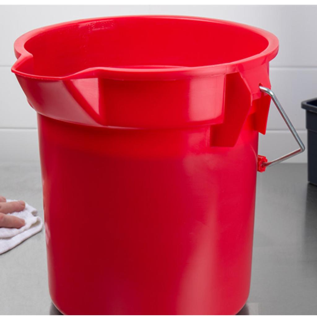 Balde 13.2 Litros Trabajo Pesado BRUTE ® Rojo Rubbermaid FG261400RED_5