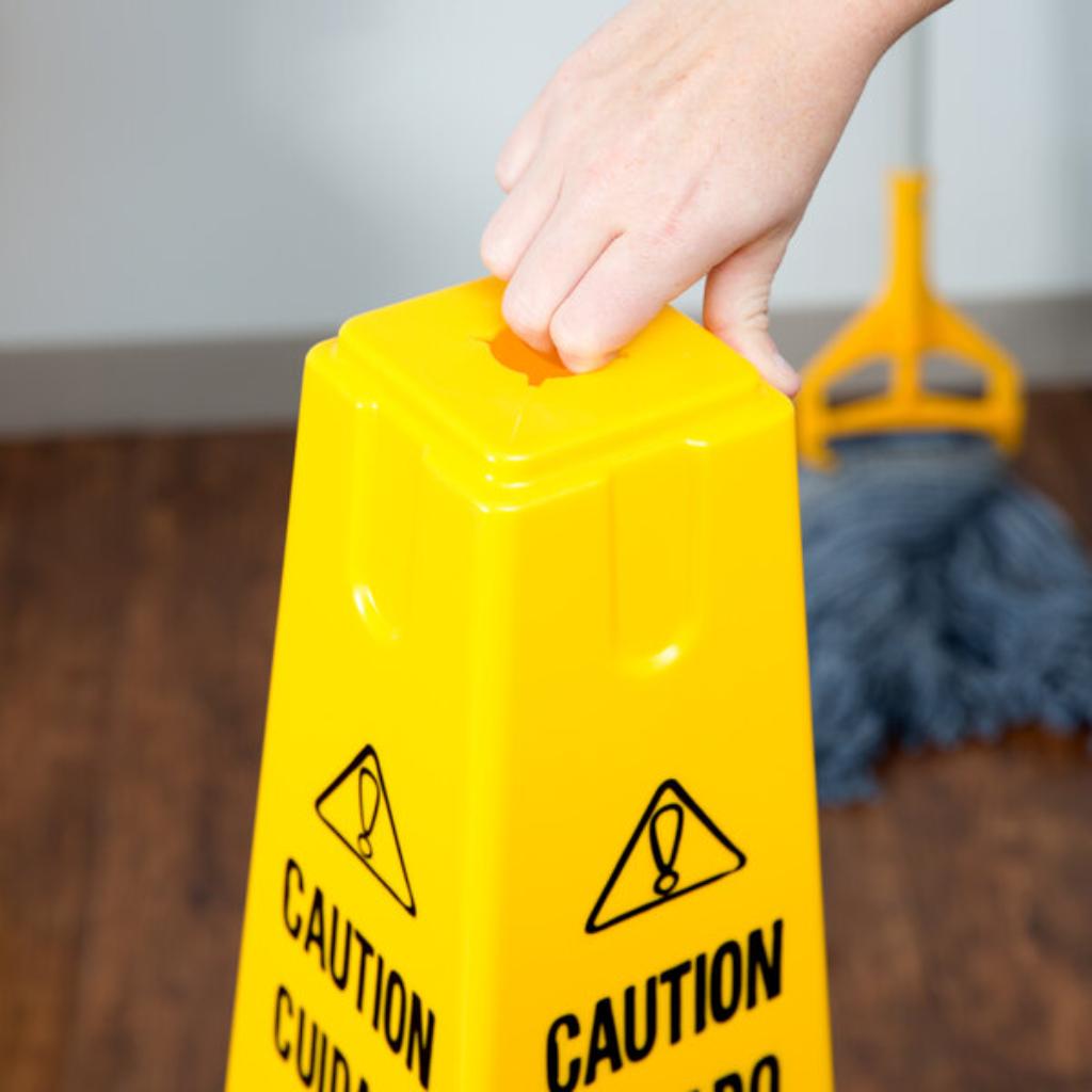 Cono de Seguridad para Piso Mojado 63cm FG627777YEL_2