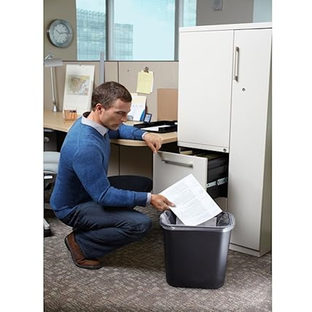 Papelera Rectangular Grande 40 Litros Negro Rubbermaid FG295700BLA_4