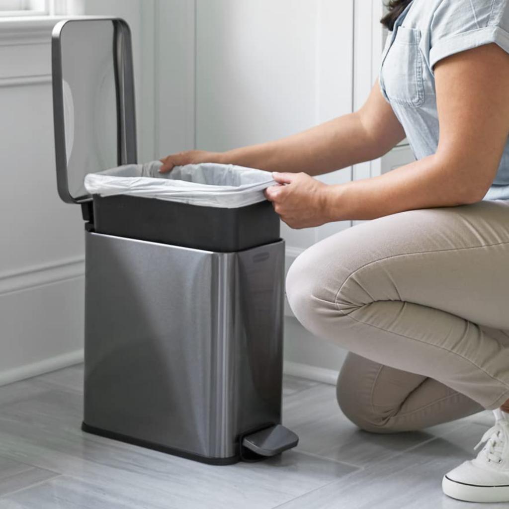 Papelera de Pedal 9.8 Litros en Acero Inoxidable Rubbermaid 2179281_2