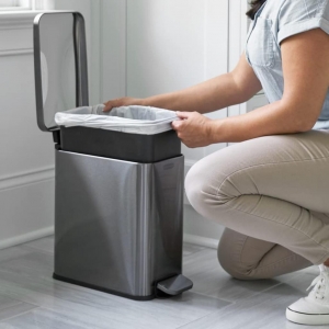Papelera de Pedal 9.8 Litros en Acero Inoxidable Rubbermaid 2179281_2